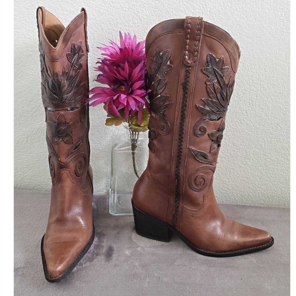 Carlos "Slinger" Boots